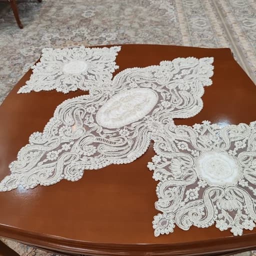 رومیزی ملیله و مروارید دوزی مخمل دانتل سه تکه طرح لاله — تصویر ۷