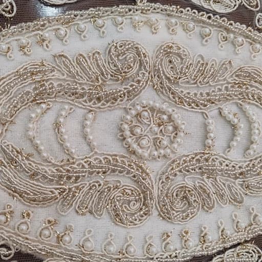 رومیزی ملیله و مروارید دوزی مخمل دانتل سه تکه طرح لاله — تصویر ۴