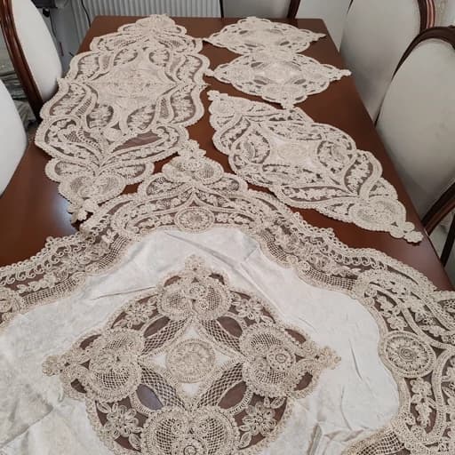 رومیزی پنج تکه مخمل دانتل ترک طرح آی تک — تصویر ۴