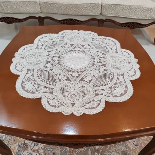 رومیزی گرد دانتل مخمل ترکیه سه تکه طرح آی تک — تصویر ۷