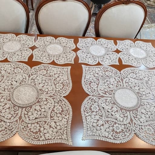 رومیزی مربع دانتل مخمل سه تکه طرح قلب جدید — تصویر ۸