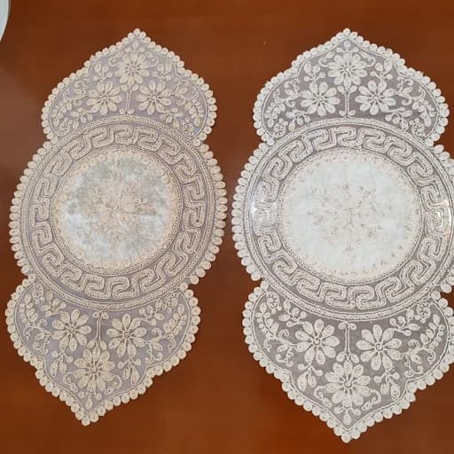 رومیزی عسلی زیبشقابی دانتل مخمل طرح ورساچه 55