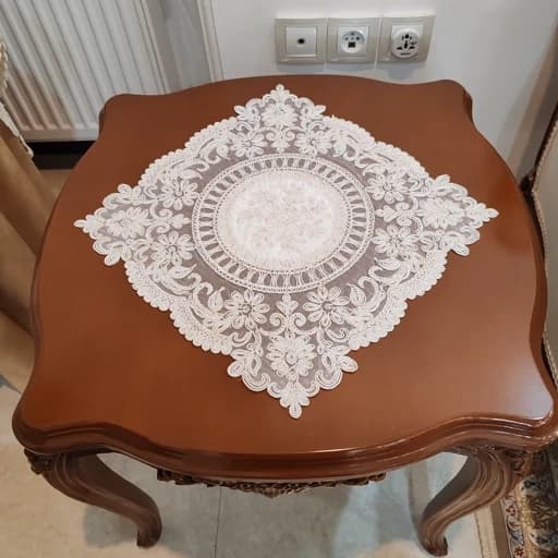 رومیزی عسلی زیربشقابی دانتل مخمل 37 سانتی کیمیا — تصویر ۴