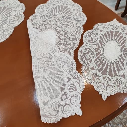 رومیزی دانتل مخمل ایرانی بیضی سه تکه طرح زنجیر — تصویر ۳