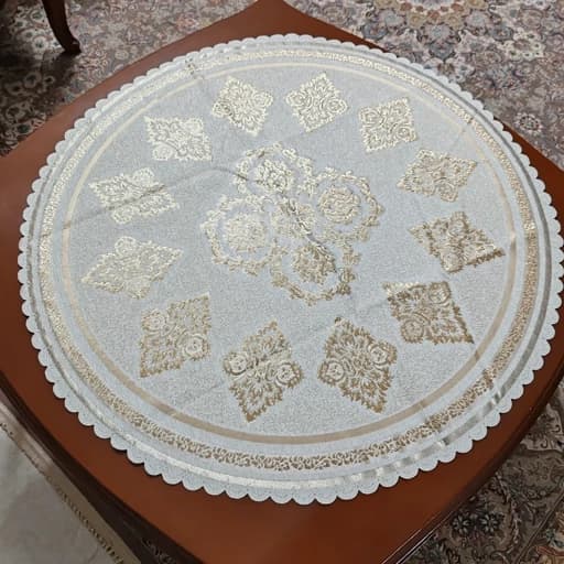 رومیزی گرد مخمل شاین ابریشمی طرح پرواز — تصویر ۲