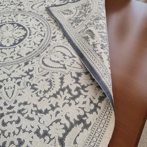 رومیزی مربع مخمل شاین ابریشمی طرح ترنج 92سانت — تصویر ۶