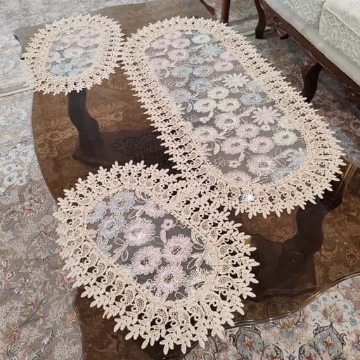 رومیزی بیضی سیم دوزی سه تکه گل طوسی صورتی — تصویر ۵