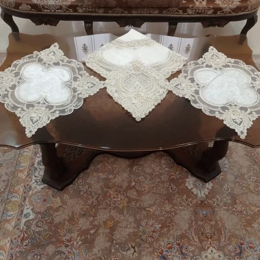 رومیزی مربع مخمل دانتل ترک سه تکه طرح نارین — تصویر ۵