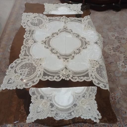 رومیزی مربع مخمل دانتل ترک سه تکه طرح نارین — تصویر ۷