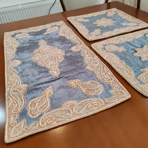 سرویس رومیزی پنج تکه مخمل دابکا سرمه دوزی هندی — تصویر ۳