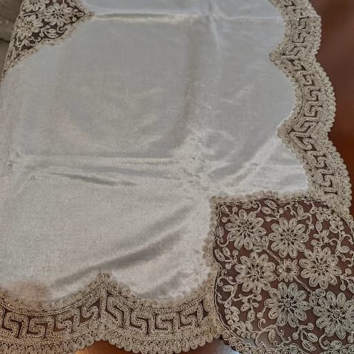 رومیزی چهار نفره غذاخوری مخمل دانتل ترک طرح ورساچه — تصویر ۲
