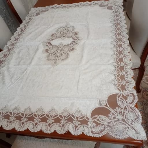 رومیزی غذاخوری 4 نفره مخمل دانتل ترک گندمی — تصویر ۴