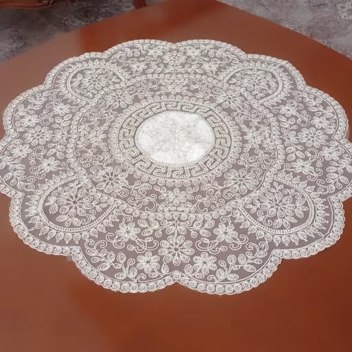 رومیزی گرد دانتل مخمل سه تکه مدل ورساچه طرح ترک — تصویر ۸