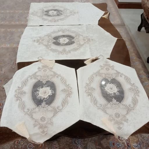 سرویس رومیزی مخمل دانتل جدید طرح گل برجسته 4 تکه — تصویر ۶