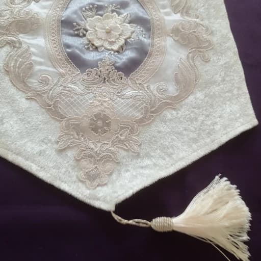 سرویس رومیزی مخمل دانتل جدید طرح گل برجسته 4 تکه — تصویر ۳