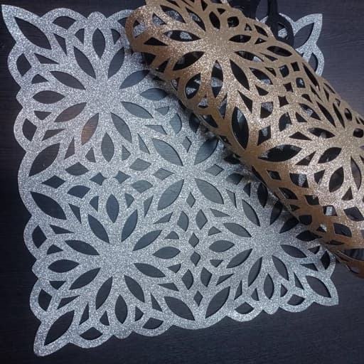 رومیزی مربع چرم اکلیلی مدل پاییز 30 سانتی — تصویر ۶