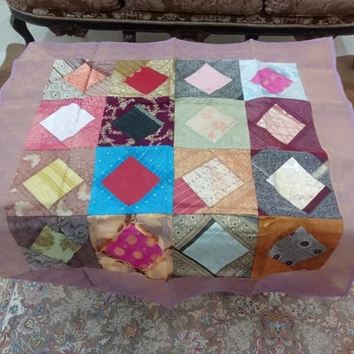 رومیزی مربع هندی مدل چهل تکه 1 در1 — تصویر ۳