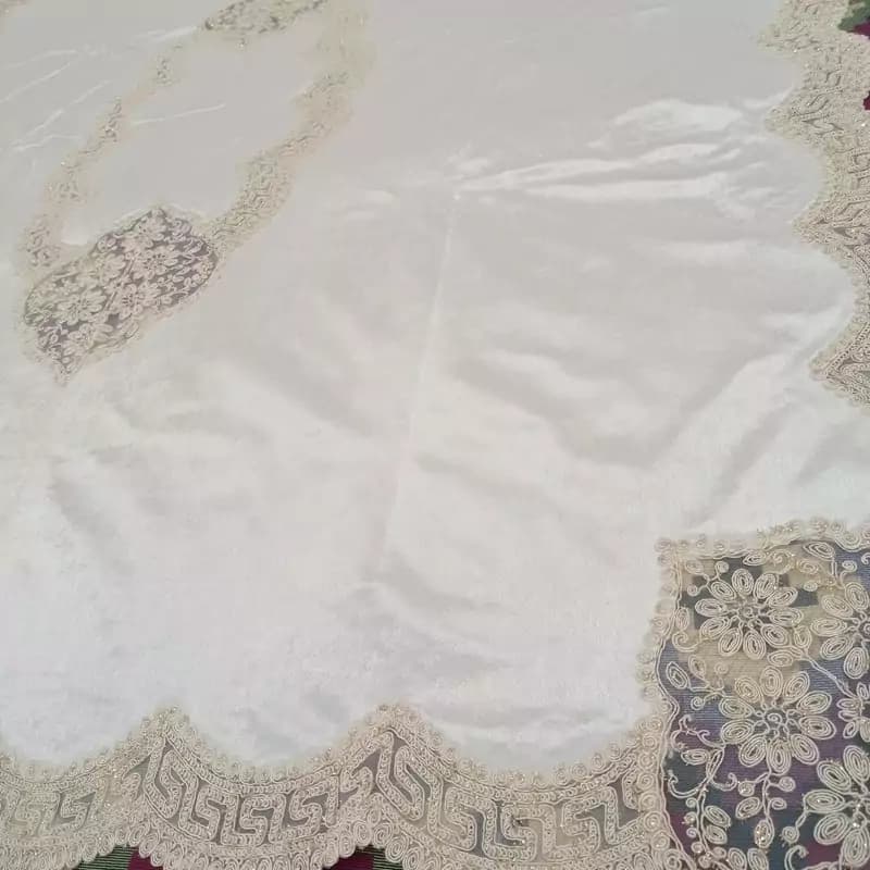 رومیزی غذاخوری مخمل دانتل ترک طرح ورساچه 145در 175سانت — تصویر ۲