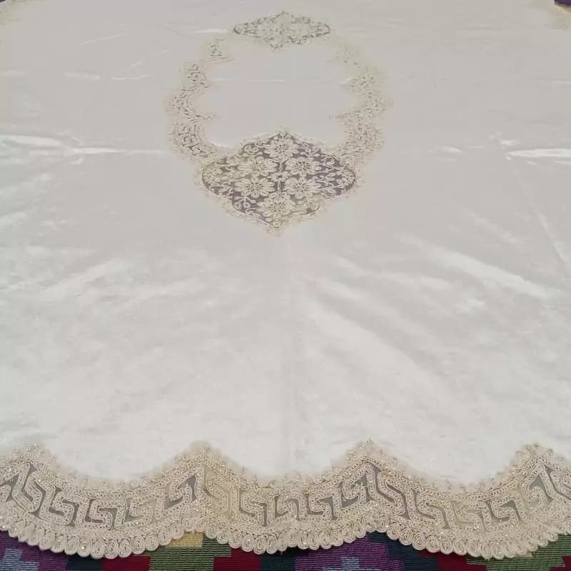 رومیزی غذاخوری مخمل دانتل ترک طرح ورساچه 145در 175سانت — تصویر ۳