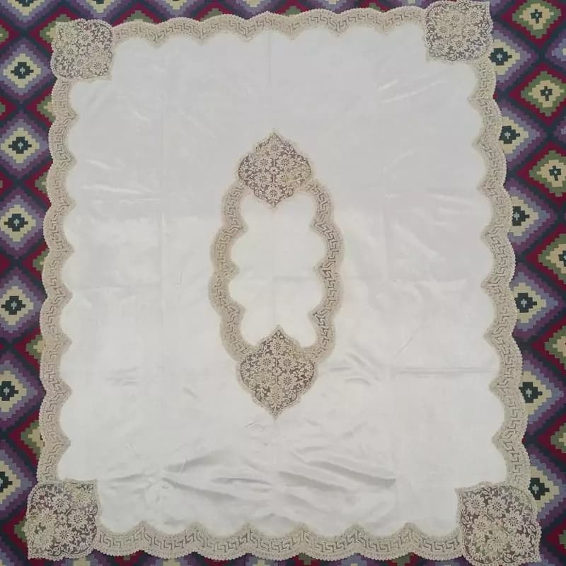 رومیزی غذاخوری مخمل دانتل ترک طرح ورساچه 145در 175سانت — تصویر ۴