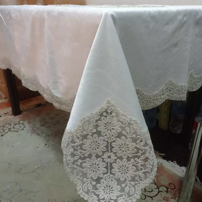 رومیزی غذاخوری مخمل دانتل ترک طرح ورساچه 145در 175سانت — تصویر ۷