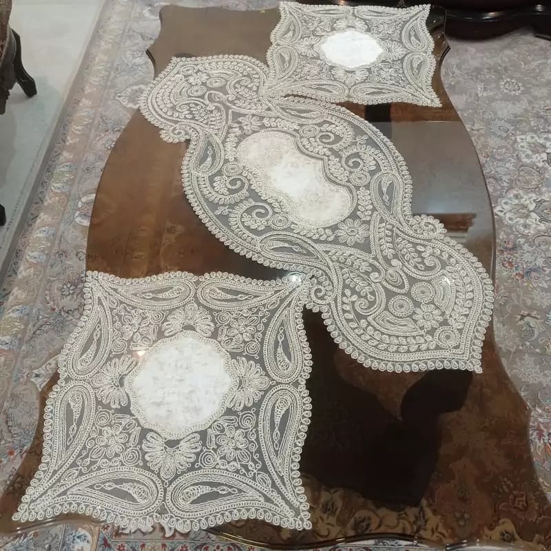 رومیزی بیضی مربع مخمل دانتل سه تکه طرح صدف — تصویر ۳