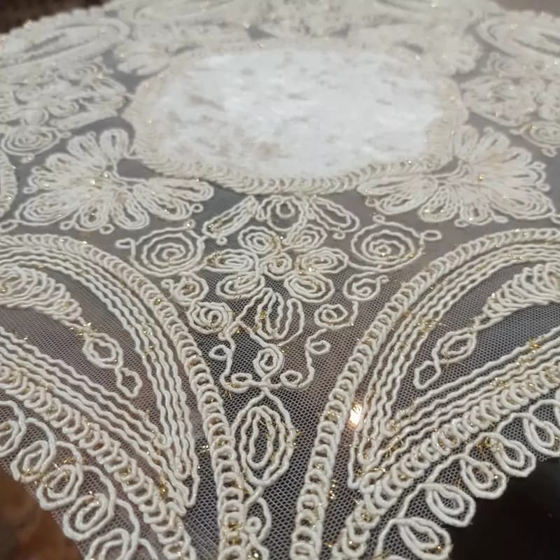 رومیزی بیضی مربع مخمل دانتل سه تکه طرح صدف — تصویر ۴