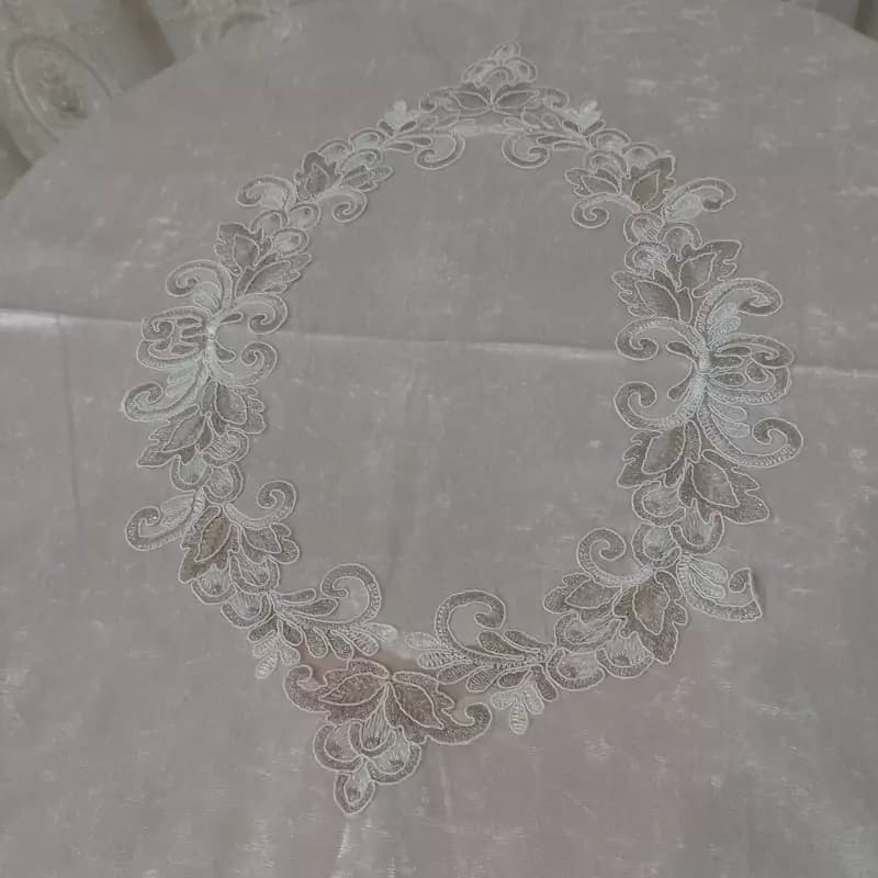 رومیزی گرد مخمل دانتل ترک طرح برگی قطر 120 — تصویر ۴