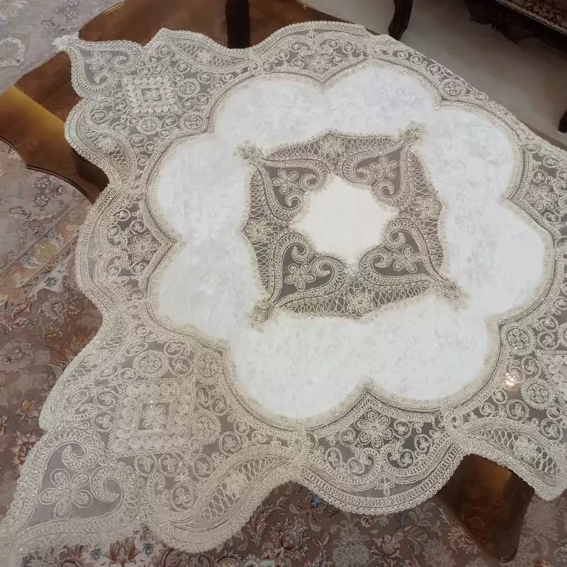رومیزی مربع بزرگ مخمل دانتل جدید طرح داماک 110 سانتی — تصویر ۳