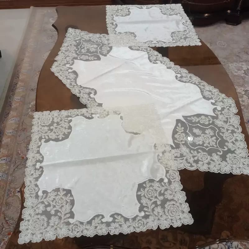 رومیزی رانر مخمل دانتل سه تکه طرح گل رز چینی — تصویر ۴