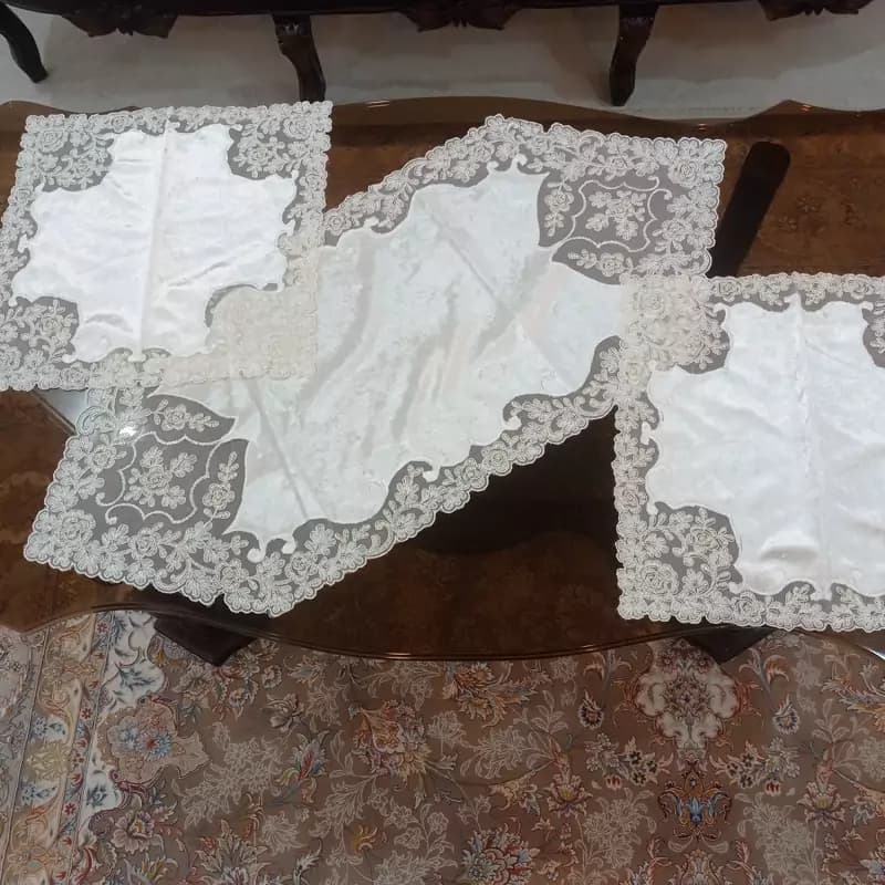 رومیزی رانر مخمل دانتل سه تکه طرح گل رز چینی — تصویر ۳