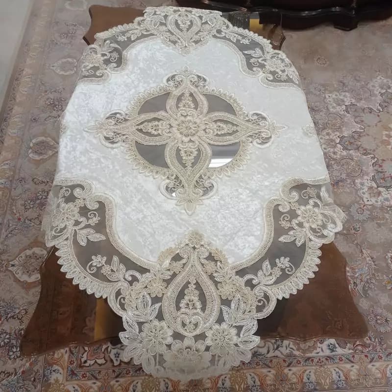 رومیزی مربع مخمل دانتل ترک مدل آیسل سایز 110 در 110 — تصویر ۲