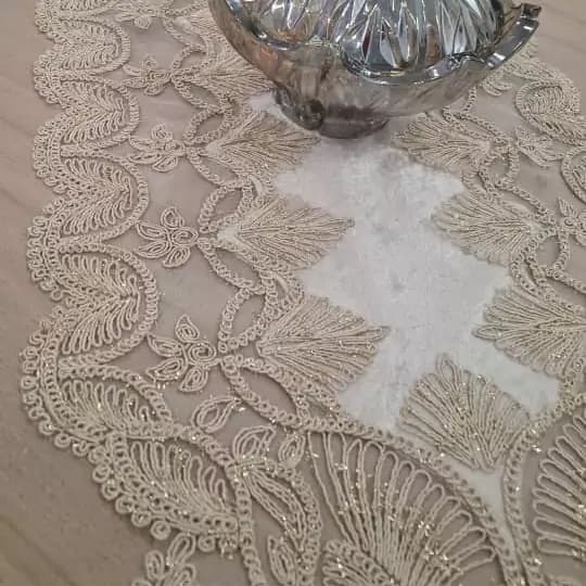 رانر غذاخوری بزرگ مخمل دانتل 130 سانتی ترک مدل گندمی — تصویر ۴