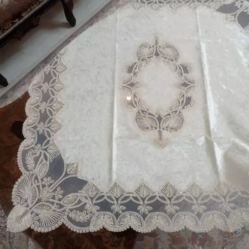 رومیزی مربع مخمل دانتل ترک طرح گندمی سایز بزرگ — تصویر ۲