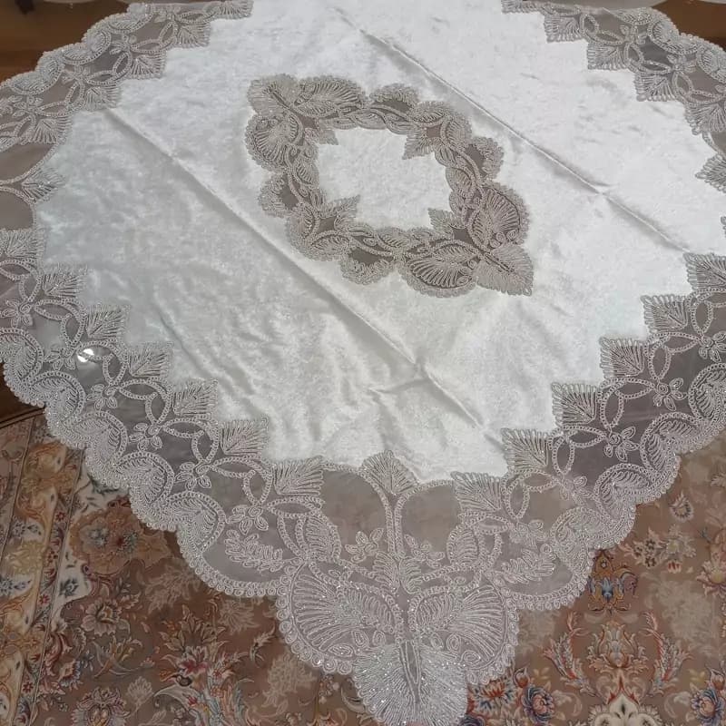 رومیزی مربع مخمل دانتل ترک طرح گندمی سایز بزرگ — تصویر ۳