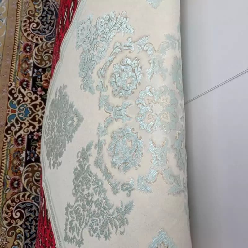 رومیزی روپشتی مخمل قلمکاری مربع 70 سانتی مدل پرواز — تصویر ۸