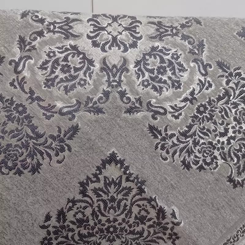 رومیزی روپشتی مخمل قلمکاری مربع 70 سانتی مدل پرواز — تصویر ۲