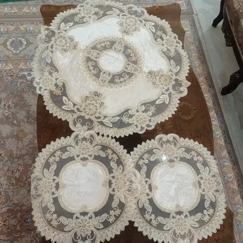رومیزی گرد مخمل دانتل جدید ترک سه تکه طرح آیسل — تصویر ۵