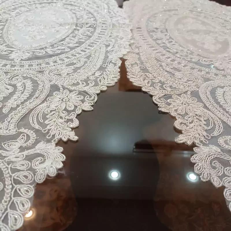 رومیزی بیضی دانتل مخمل ترک سه تکه طرح لاله — تصویر ۵
