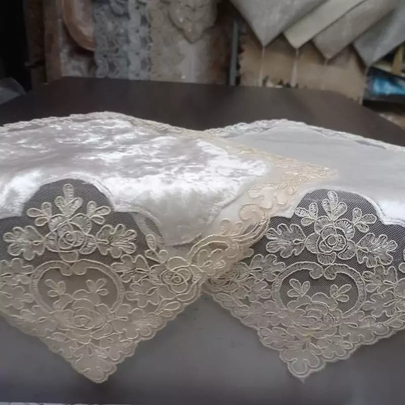 رومیزی توویترینی مربع 30 سانتی مخمل دانتل — تصویر ۵