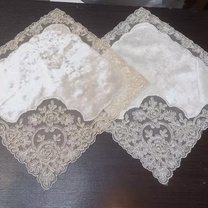 رومیزی توویترینی مربع 30 سانتی مخمل دانتل — تصویر ۶