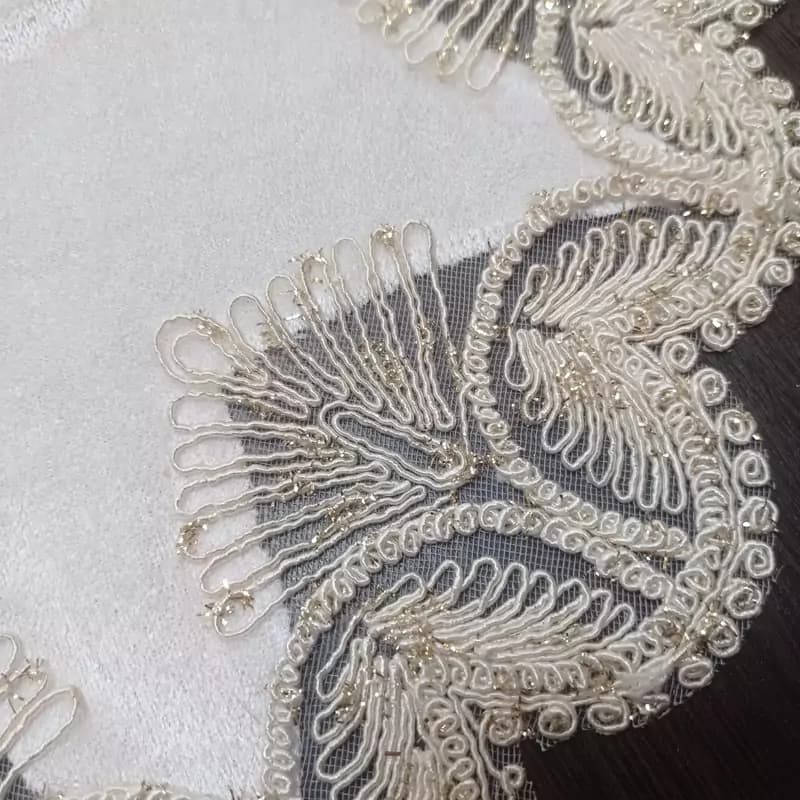 رومیزی عسلی گرد مخمل دانتل ترک طرح گندمی 40 سانتی — تصویر ۴