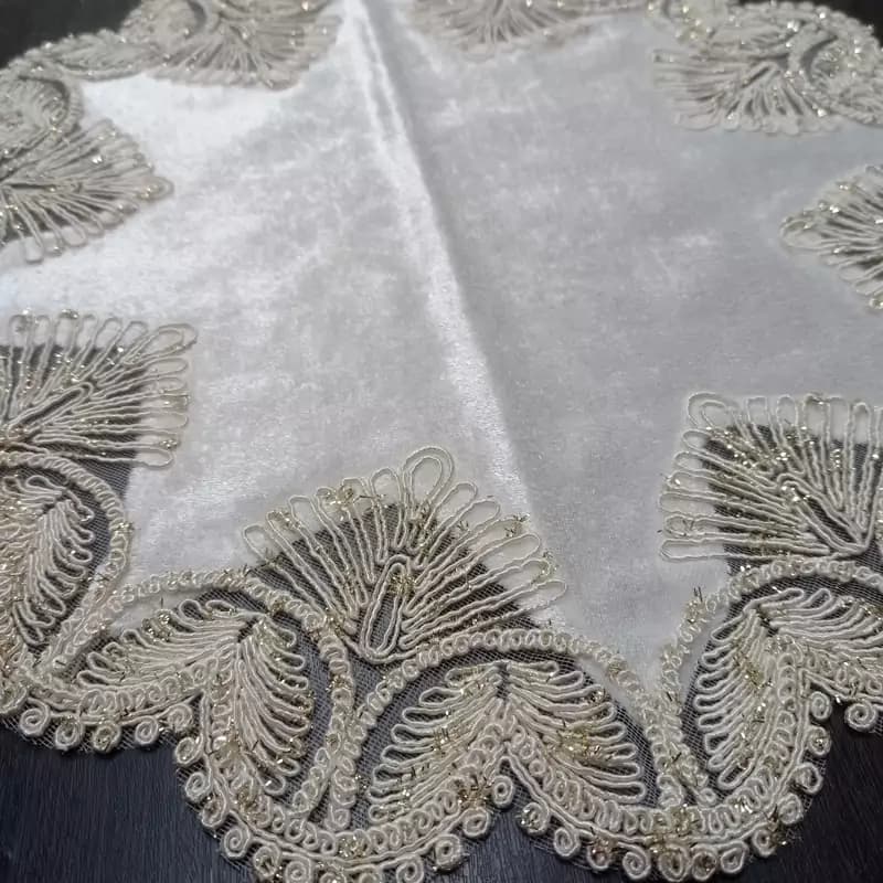 رومیزی عسلی گرد مخمل دانتل ترک طرح گندمی 40 سانتی — تصویر ۷