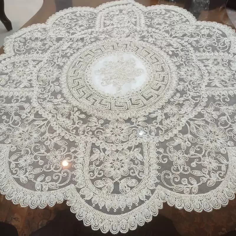 رومیزی گرد دانتل مخمل ورساچه جدید 75 سانت
