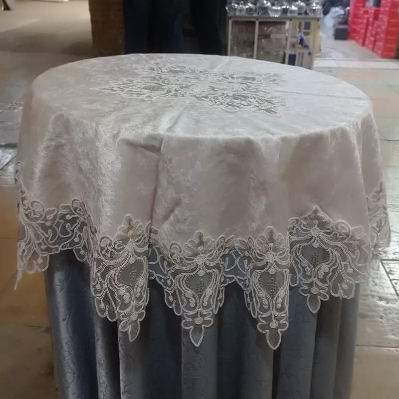 رومیزی گرد غذاخوری و خاطره مخمل دانتل 120 سانت — تصویر ۴