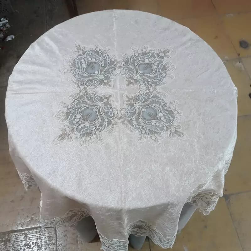 رومیزی گرد غذاخوری و خاطره مخمل دانتل 120 سانت — تصویر ۳