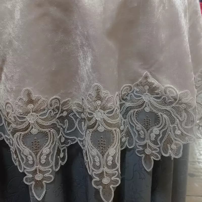 رومیزی گرد غذاخوری و خاطره مخمل دانتل 120 سانت — تصویر ۲