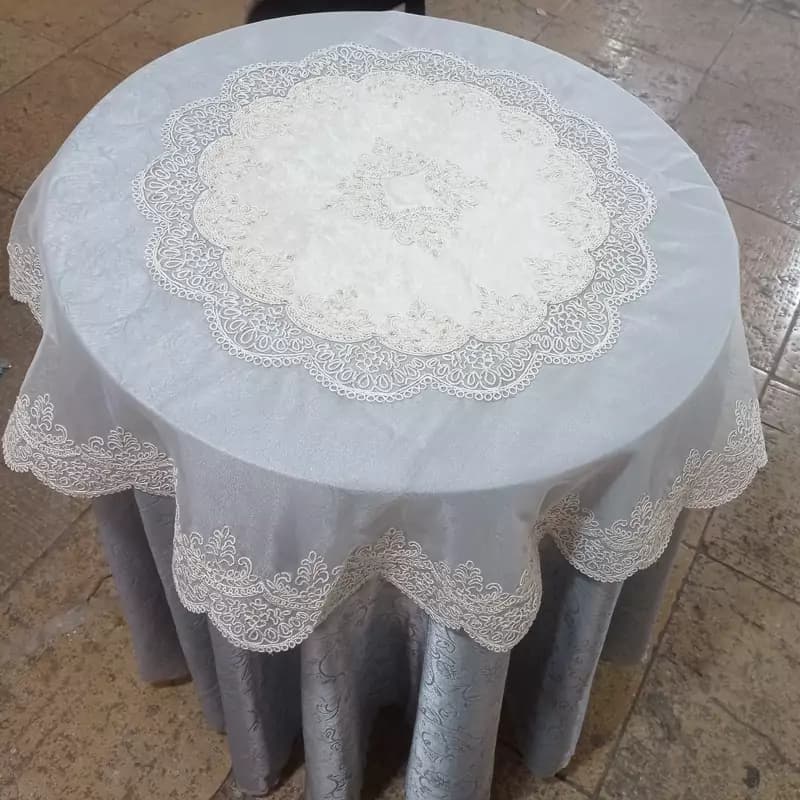 رومیزی گرد دانتل مخمل 95 سانتی نگین — تصویر ۴
