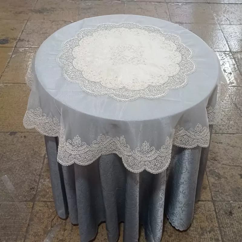 رومیزی گرد دانتل مخمل 95 سانتی نگین — تصویر ۶