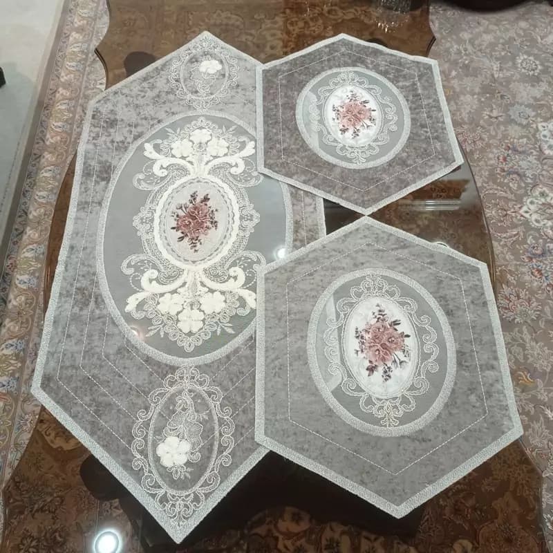 رومیزی مخمل دانتل جدید گلدوزی و چاپی سه تکه — تصویر ۷